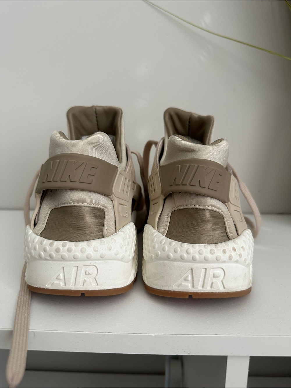 Nike Womens Light Beige Trainer Huarache Sneaker - Picture 3 of 5